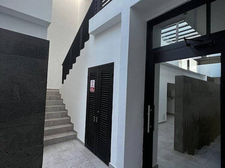 ホテル Madison Suites