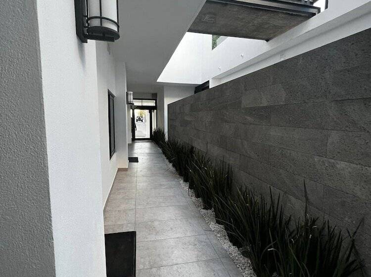 ホテル Madison Suites