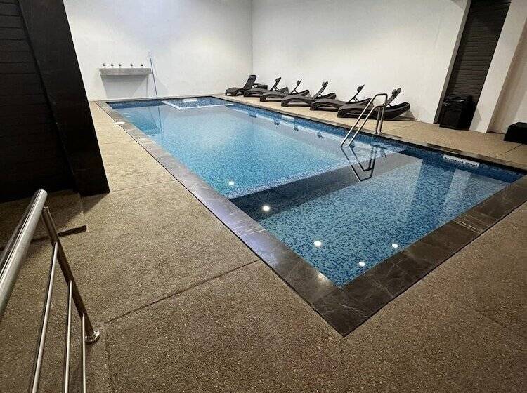 ホテル Madison Suites