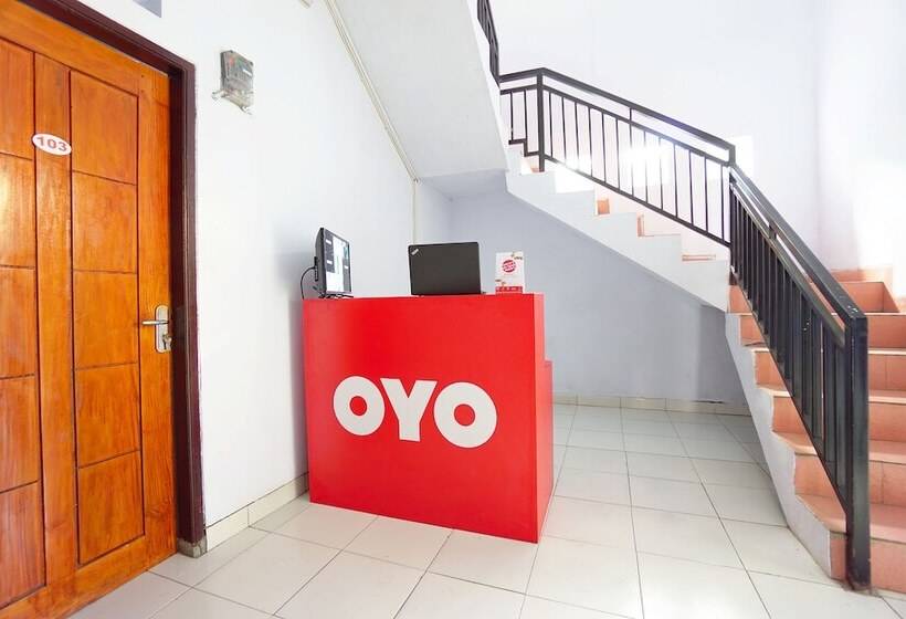 Отель Reddoorz At Lapangan Bandara Sam Ratulangi Manado