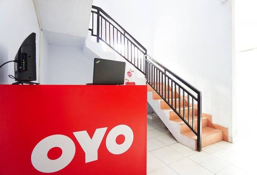 Отель Reddoorz At Lapangan Bandara Sam Ratulangi Manado