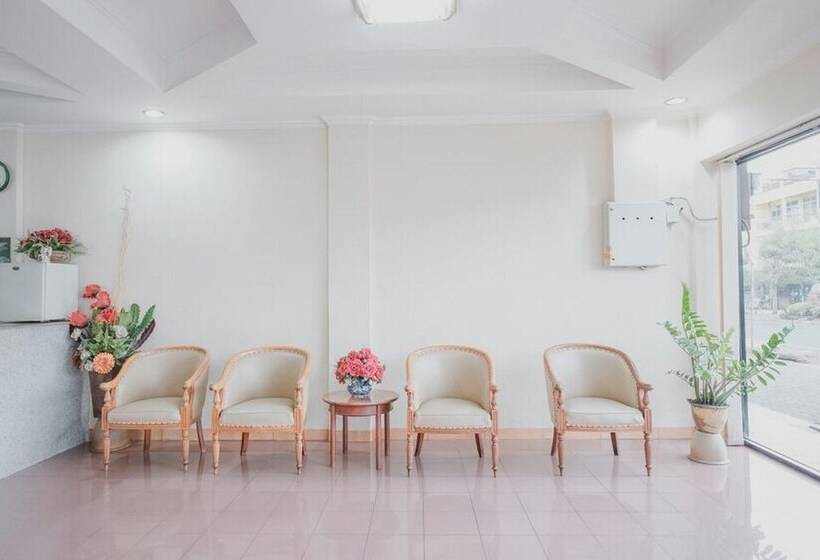 호텔 Reddoorz Near Transmart Jambi