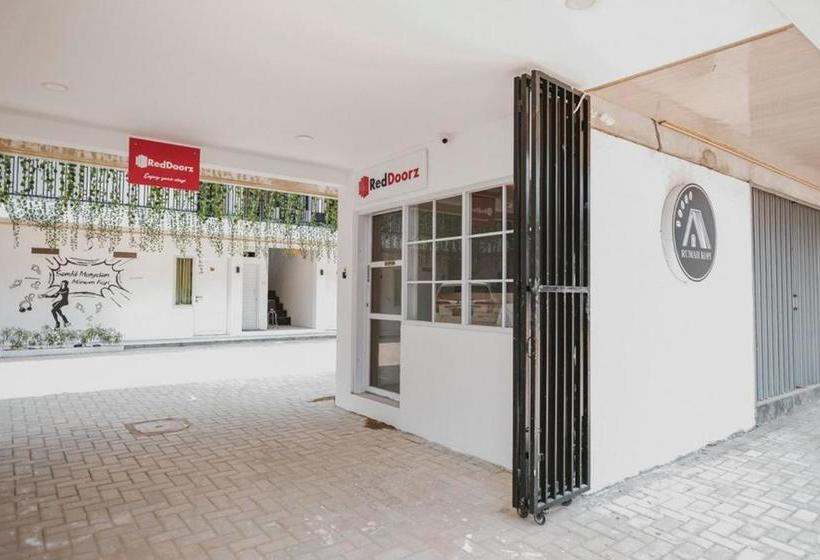 Пансион Reddoorz Plus Syariah Near Universitas Lampung