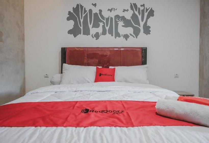 Пансион Reddoorz Plus Syariah Near Universitas Lampung