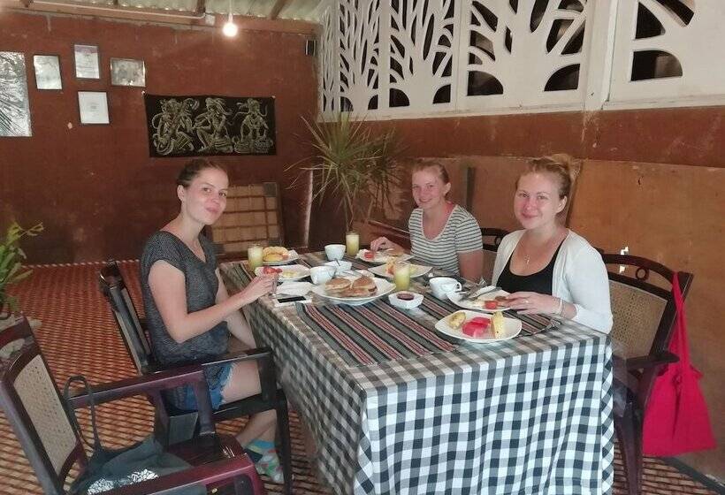 Общежитие Nest Rest Inn