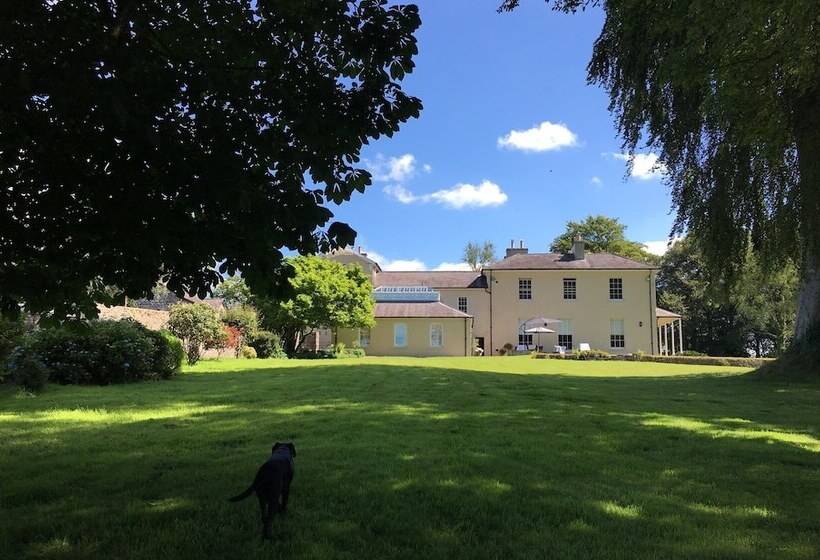 مبيت وإفطار Llwynhelig Manor