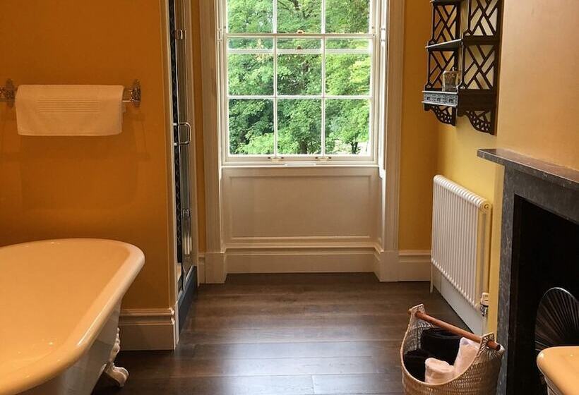 مبيت وإفطار Llwynhelig Manor