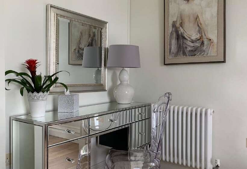 مبيت وإفطار Llwynhelig Manor