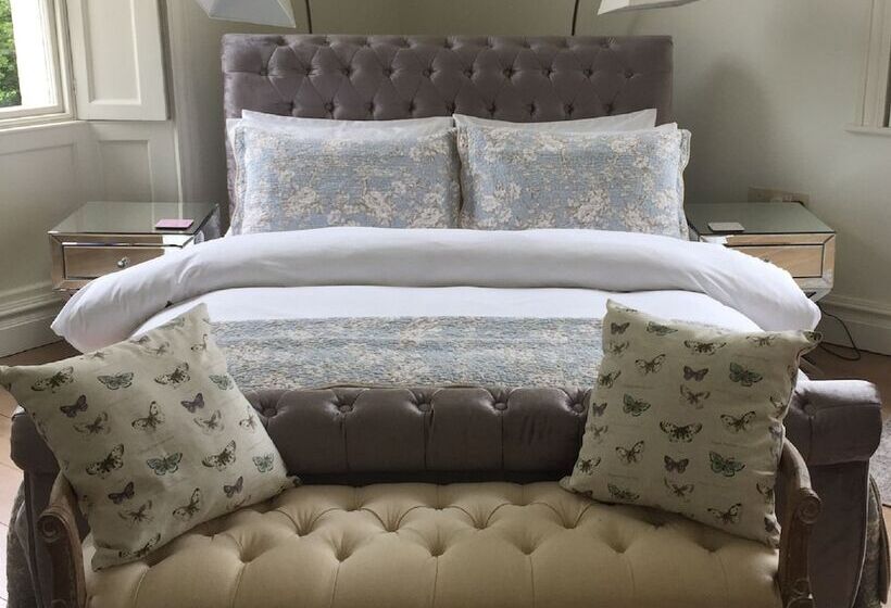 مبيت وإفطار Llwynhelig Manor