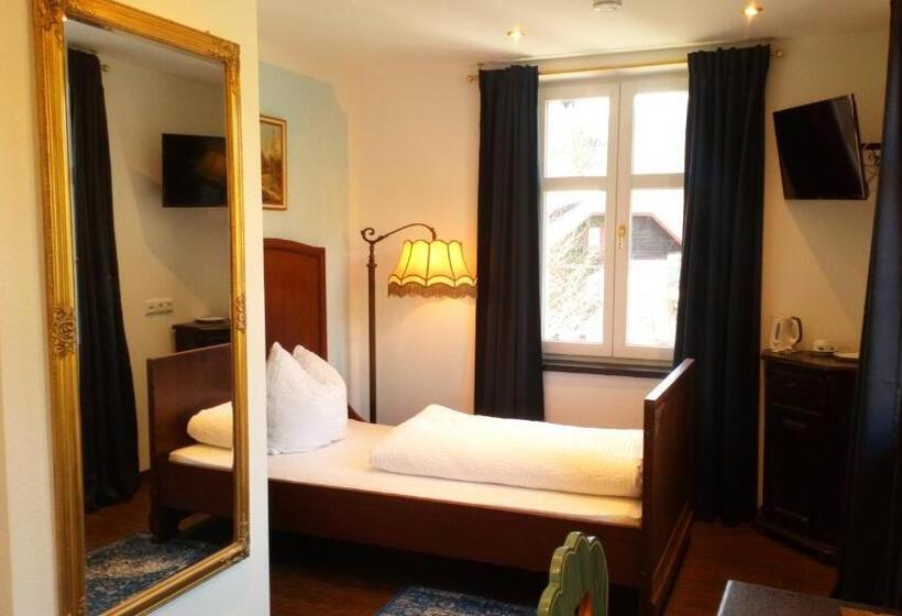 Пансион Die Schlafende Goass   Pub Und Gästehaus