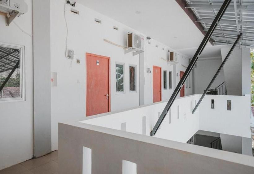 펜션 Reddoorz Near Gatot Subroto Lampung 2