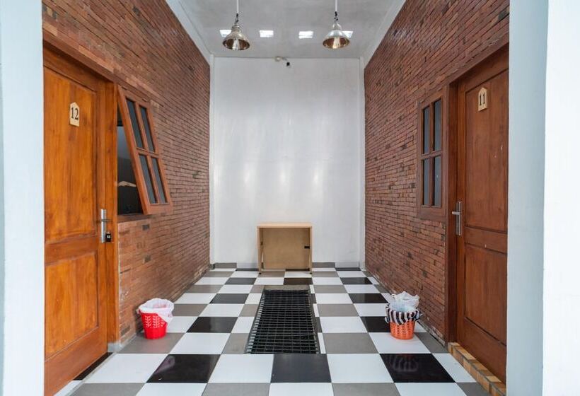 膳宿费 Reddoorz Syariah @ Selomangleng Kediri