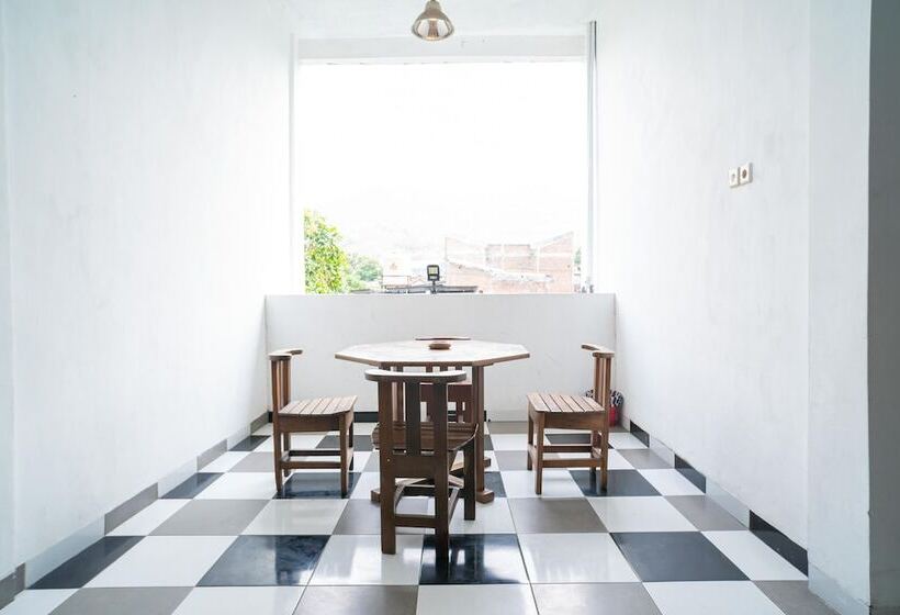 膳宿费 Reddoorz Syariah @ Selomangleng Kediri