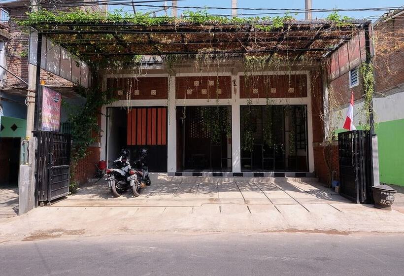 膳宿费 Reddoorz Syariah @ Selomangleng Kediri