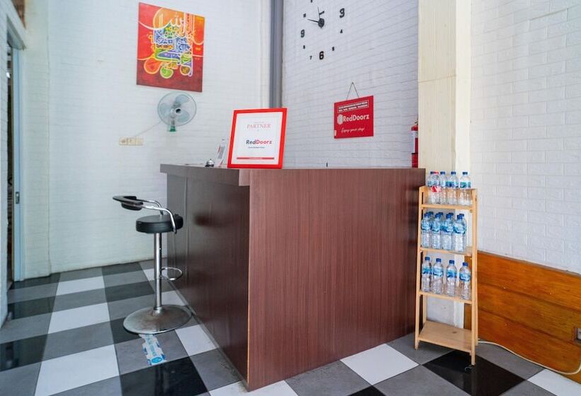 膳宿费 Reddoorz Syariah @ Selomangleng Kediri