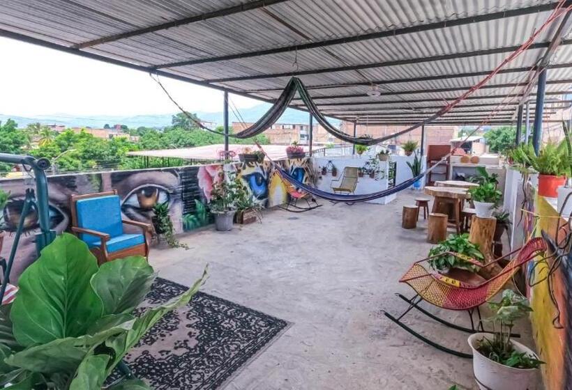 פנסיון Shoffi S House Backpackers