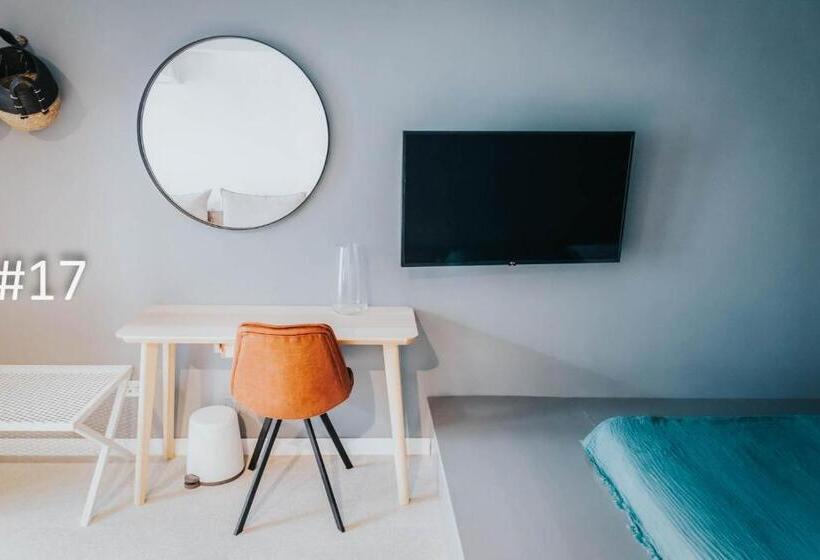 민박 The Pines   Experiment Favelas