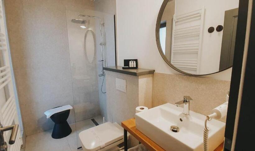 민박 The Pines   Experiment Favelas