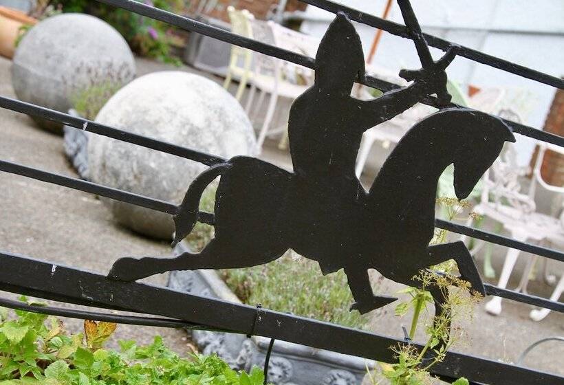 ホテル Chequers Inn