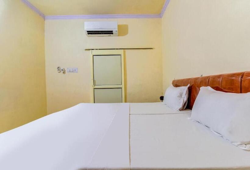 Отель Spot On 47803 Ren Basera Guest House