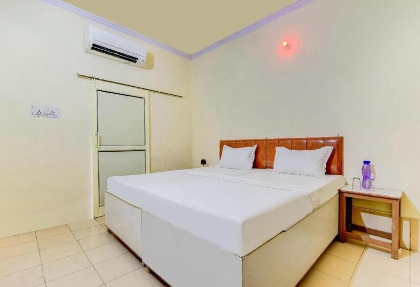 Отель Spot On 47803 Ren Basera Guest House