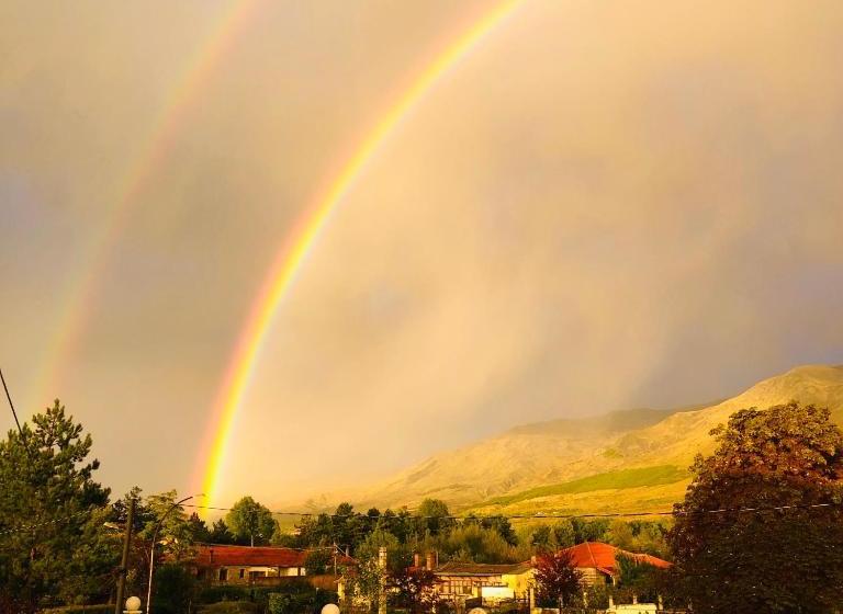 בית מלון כפרי Taverna Zisi