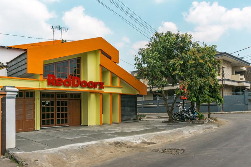 Пансион Reddoorz Near Universitas Widyagama Malang