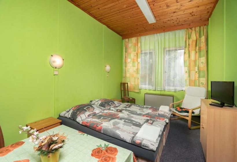 호스텔 Ubytovna Z Sport