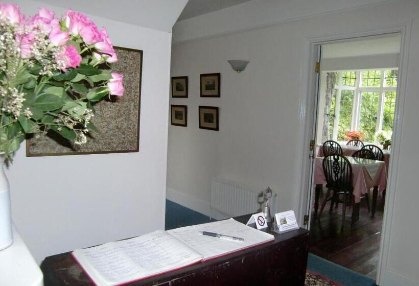 Bed and Breakfast Hatsue Guest House