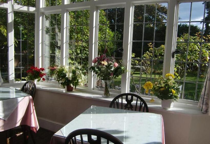 Bed and Breakfast Hatsue Guest House