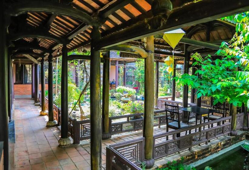 تختخواب و صبحانه Mandarin Homestay Hue
