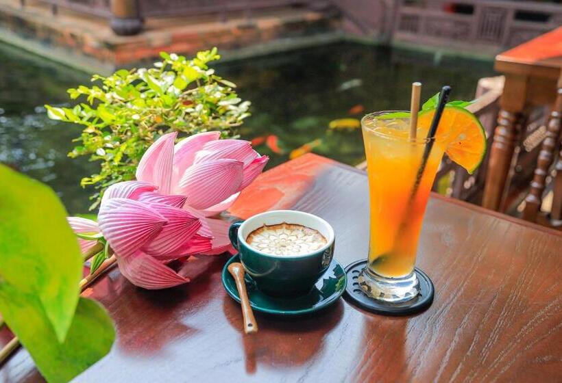 تختخواب و صبحانه Mandarin Homestay Hue