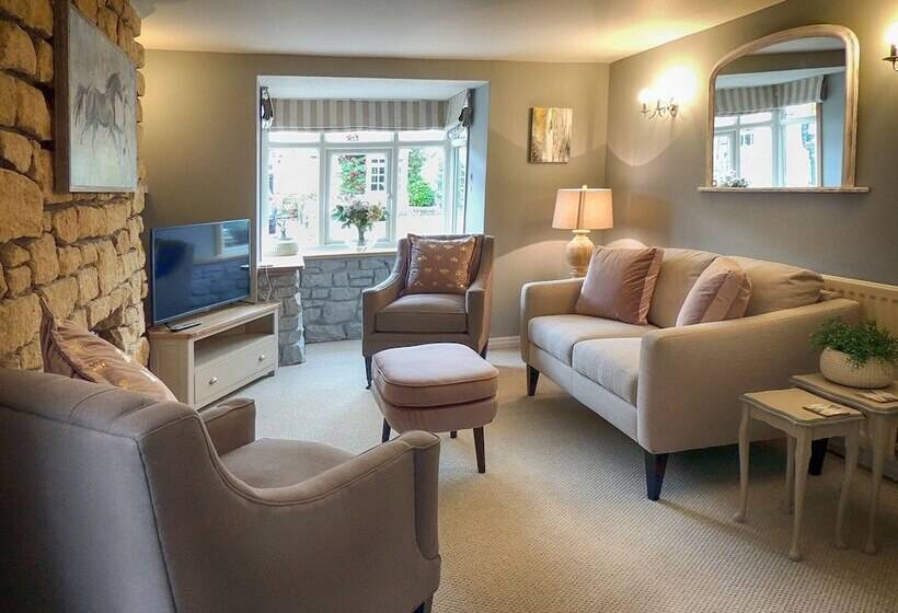 مبيت وإفطار The Lansdowne Cottage