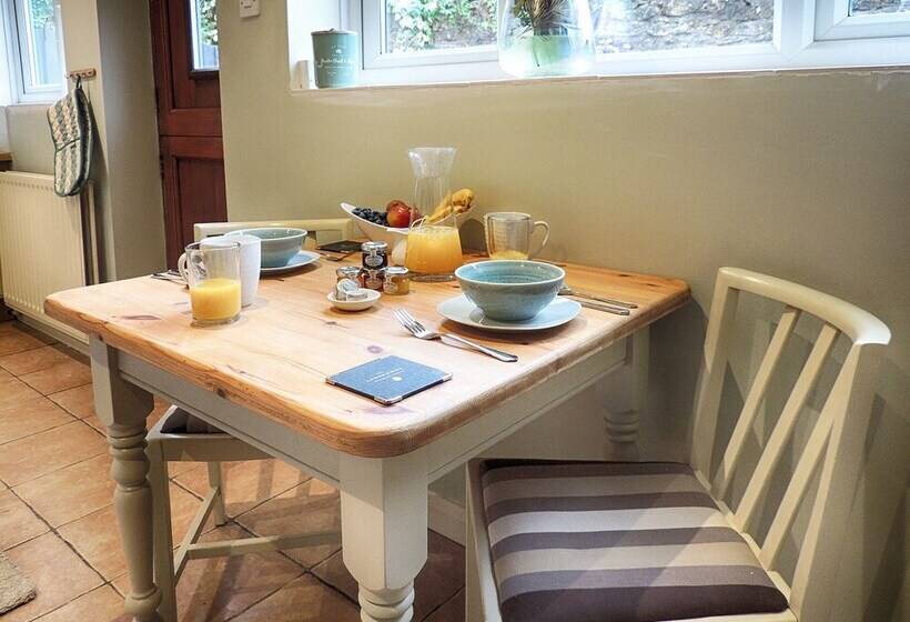 민박 The Lansdowne Cottage