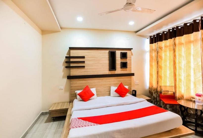 فندق Oyo 47149 Friends Corner Deluxe