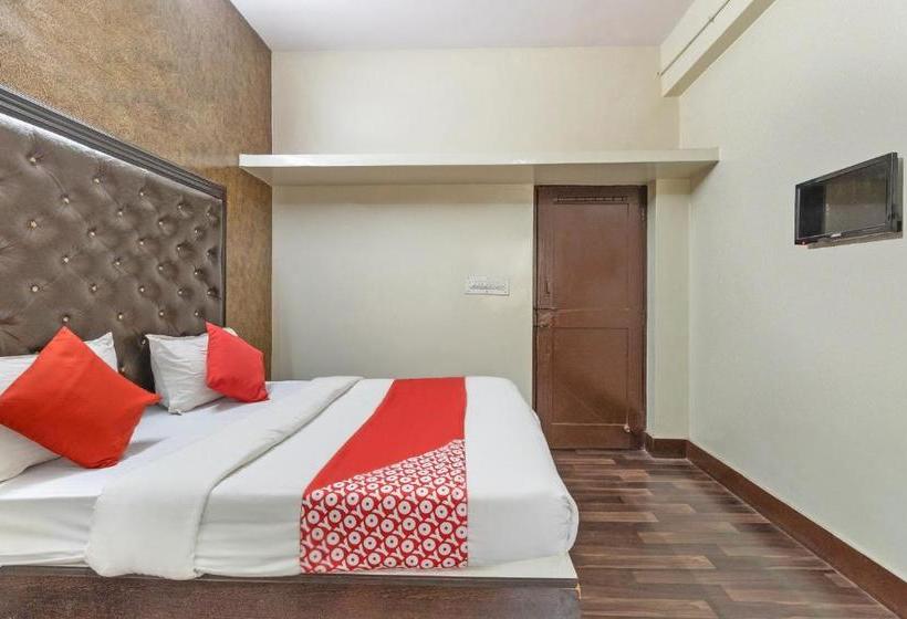 ホテル Pavithra Deluxe Lodge