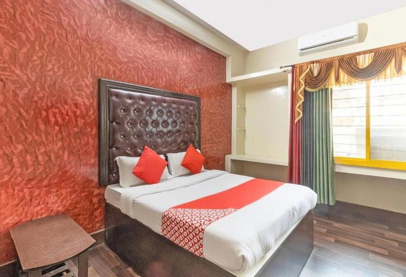 ホテル Pavithra Deluxe Lodge