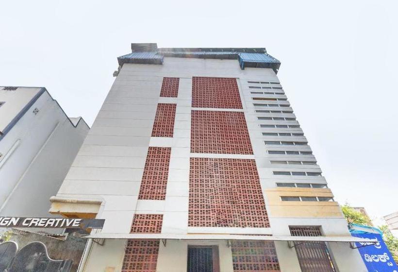 ホテル Pavithra Deluxe Lodge