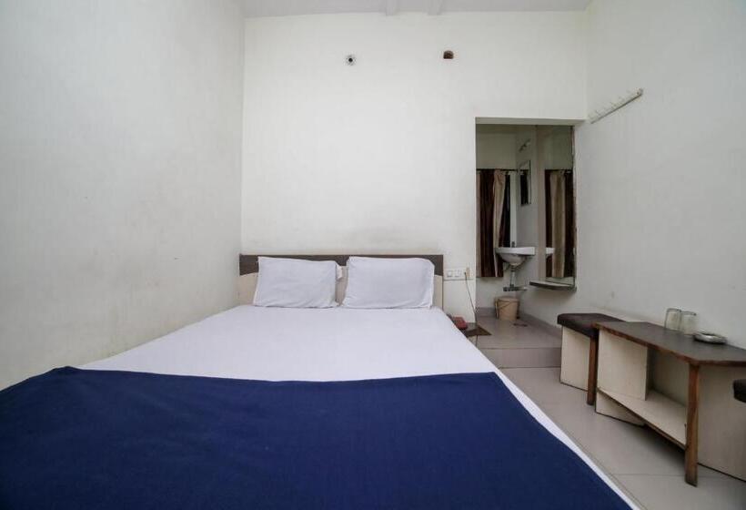 ホテル Spot On Shraddha