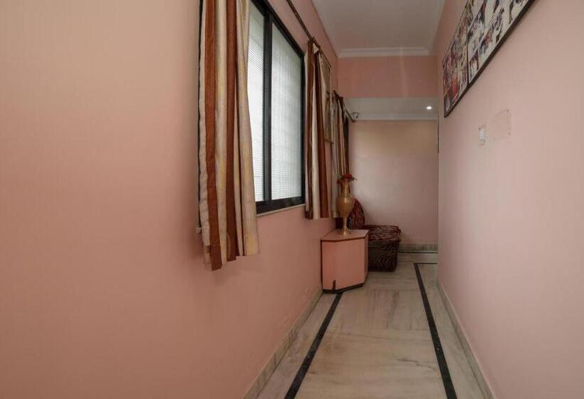 ホテル Spot On Shraddha