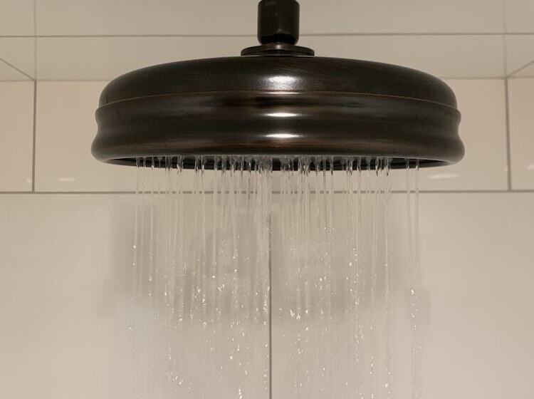 Отель The Cabot Lodge