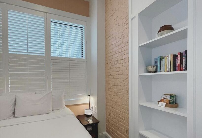 Отель The Cabot Lodge