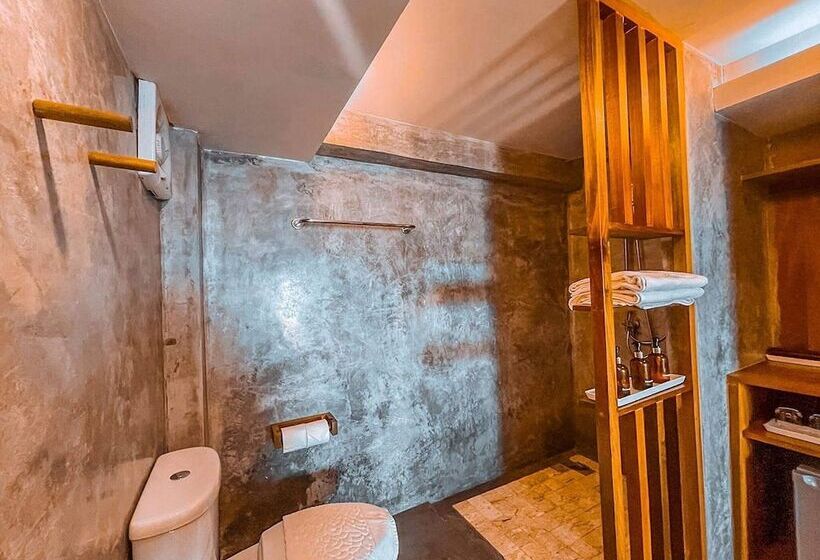 هتل The Parlour Krabi