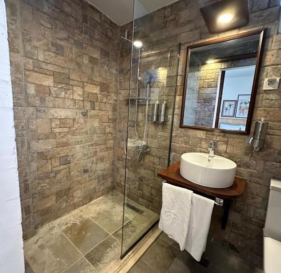 Пансион Monk Island Guesthouse