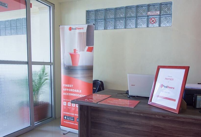 پانسیون Reddoorz Near Taman Kota Ternate