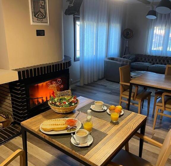 مبيت وإفطار La Casita De El Cuervo