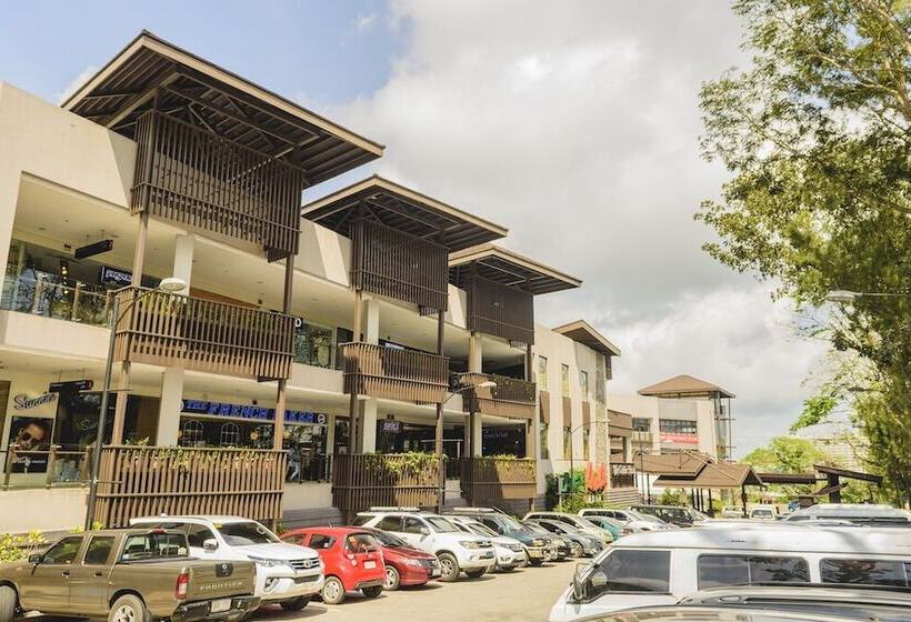 هتل The Park Silang