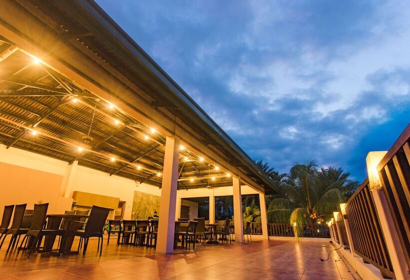 فندق The Park Silang