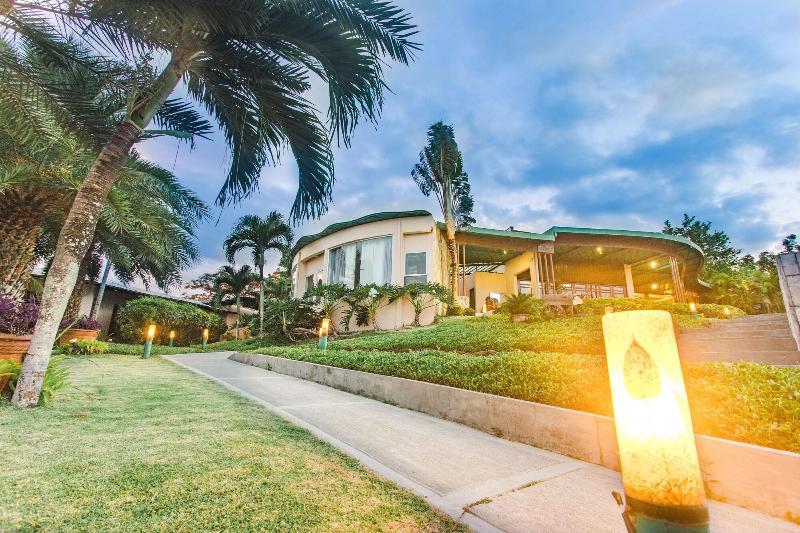 هتل The Park Silang