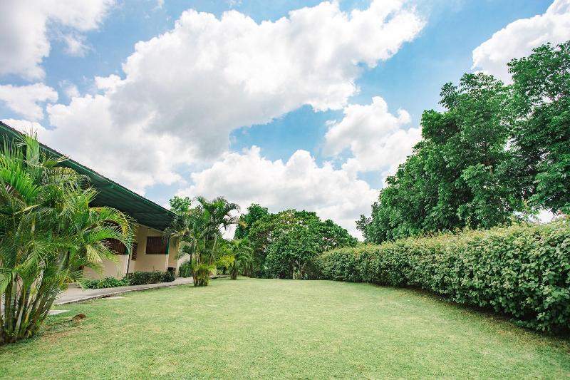 هتل The Park Silang